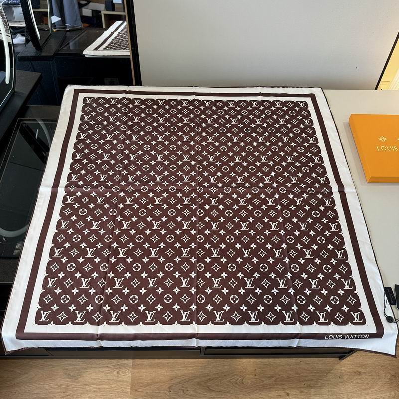 LV silk scarf hm (378)