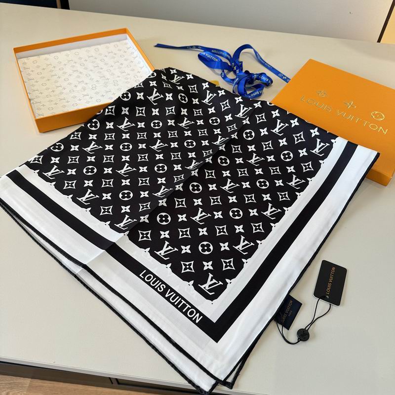 LV silk scarf hm (379)