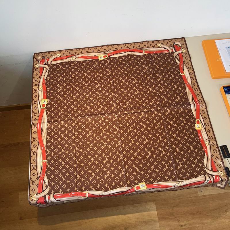 LV silk scarf hm (402)