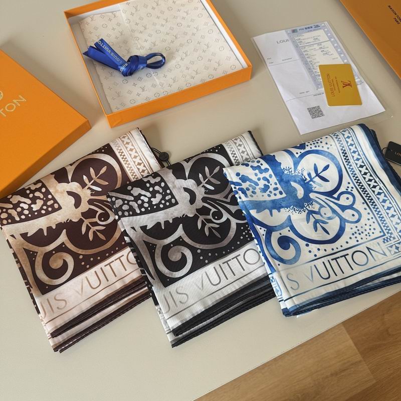 LV silk scarf hm (42)