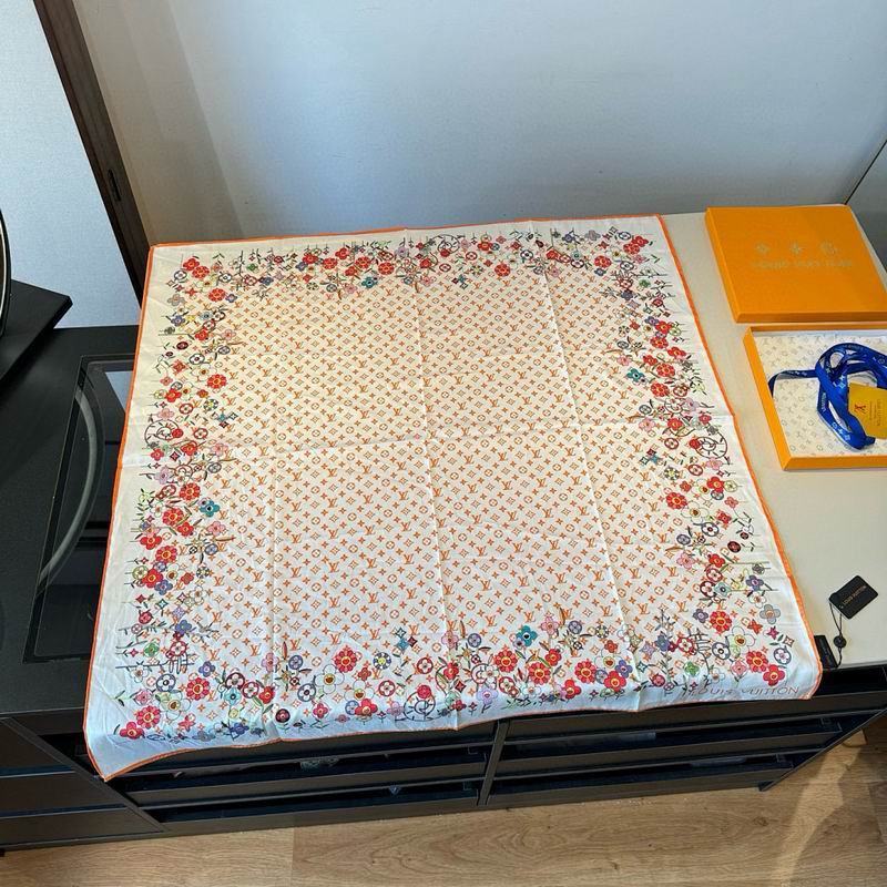 LV silk scarf hm (442)