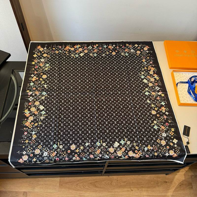 LV silk scarf hm (445)