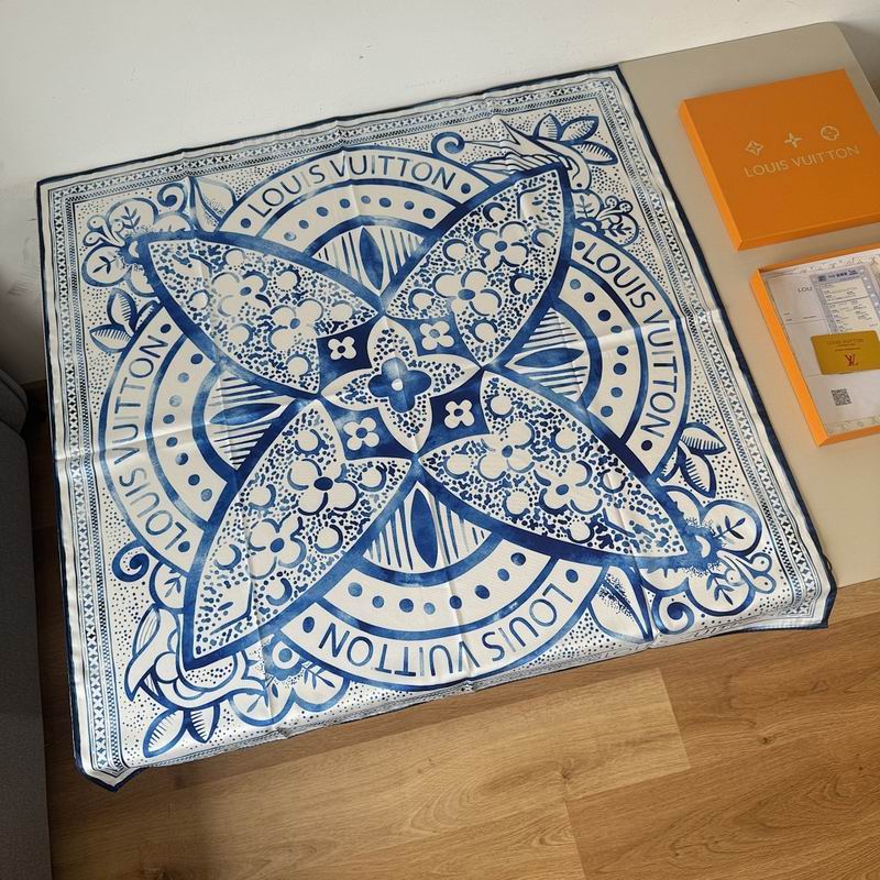 LV silk scarf hm (45)