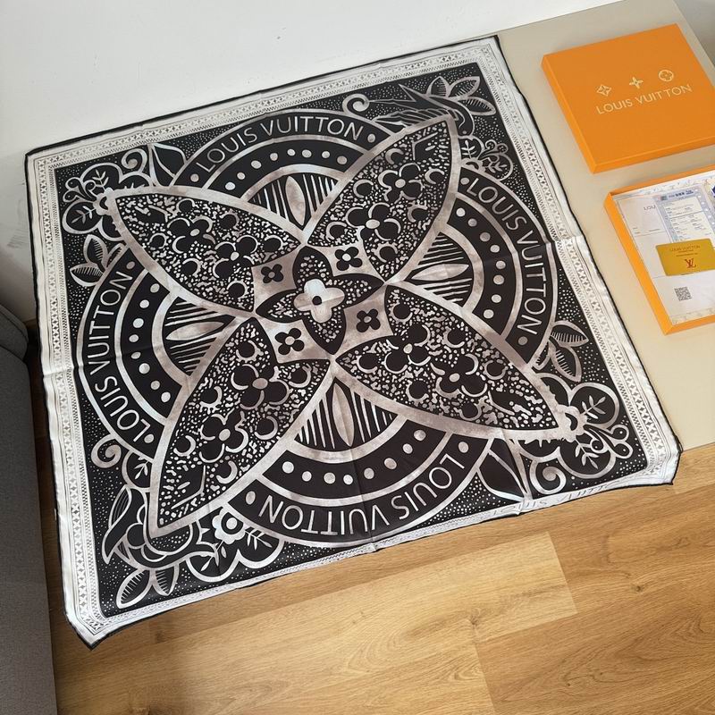 LV silk scarf hm (48)