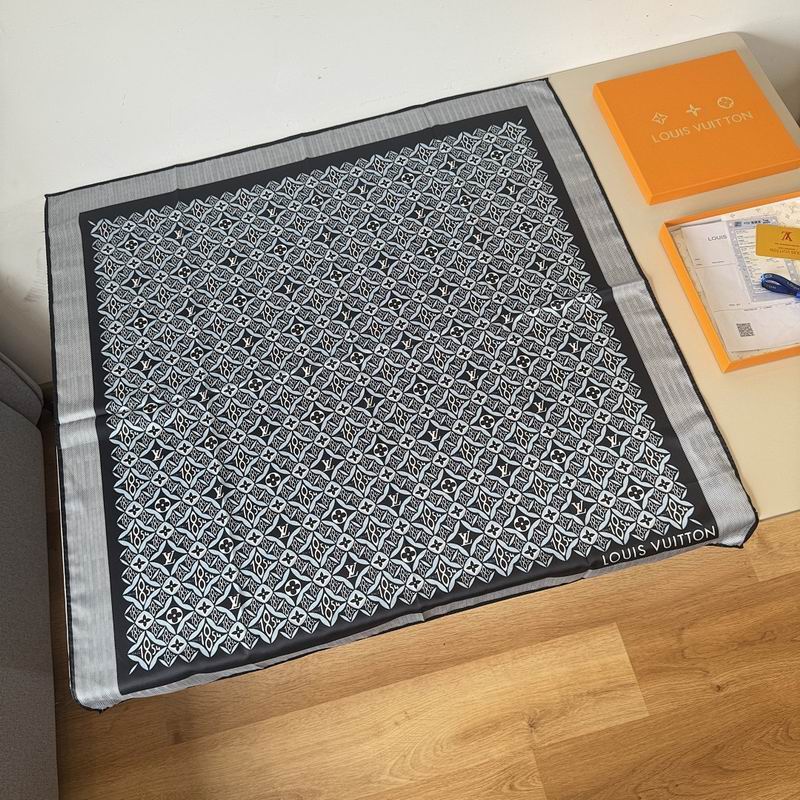 LV silk scarf hm (54)