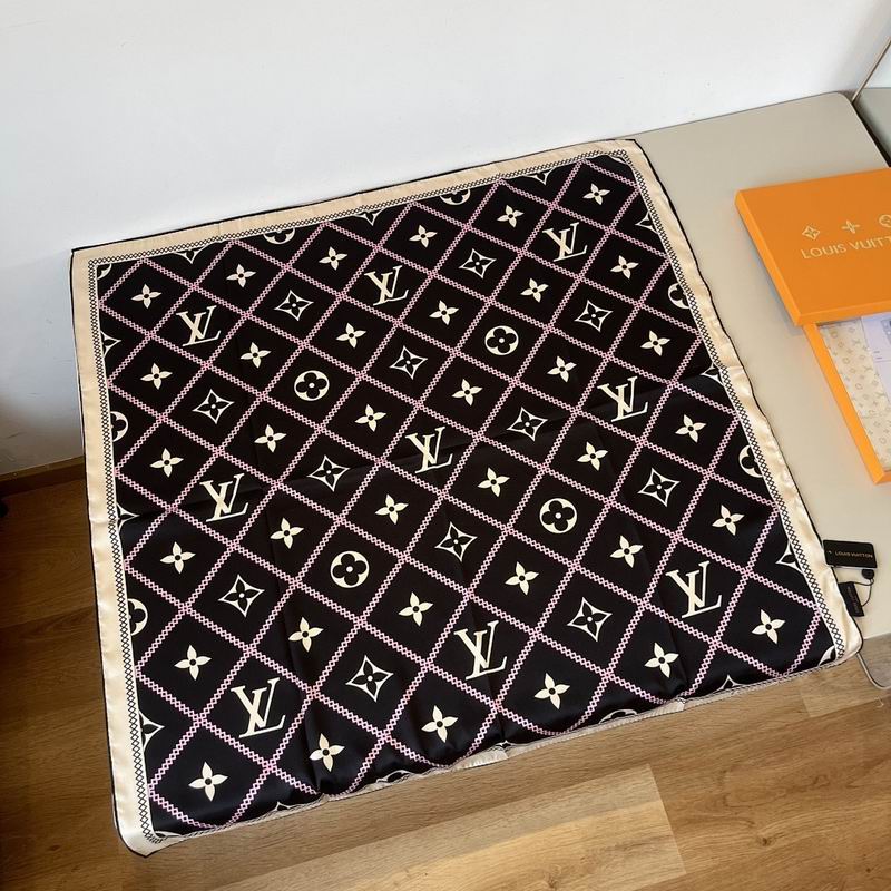 LV silk scarf hm (75)