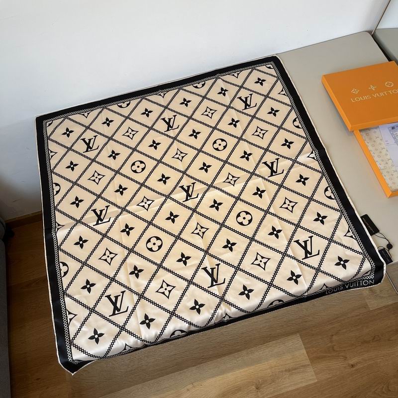 LV silk scarf hm (78)