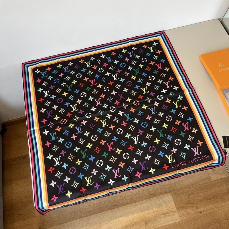 LV silk scarf hm (88)