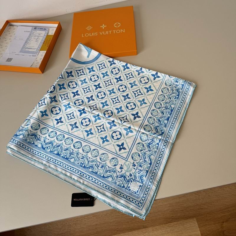 LV silk scarf hm (95)