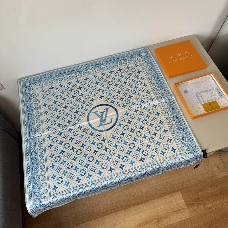 LV silk scarf hm (97)