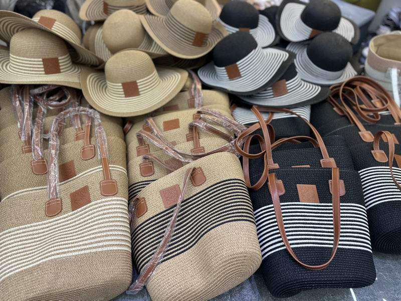 Loewe beach bag hat dx (27)