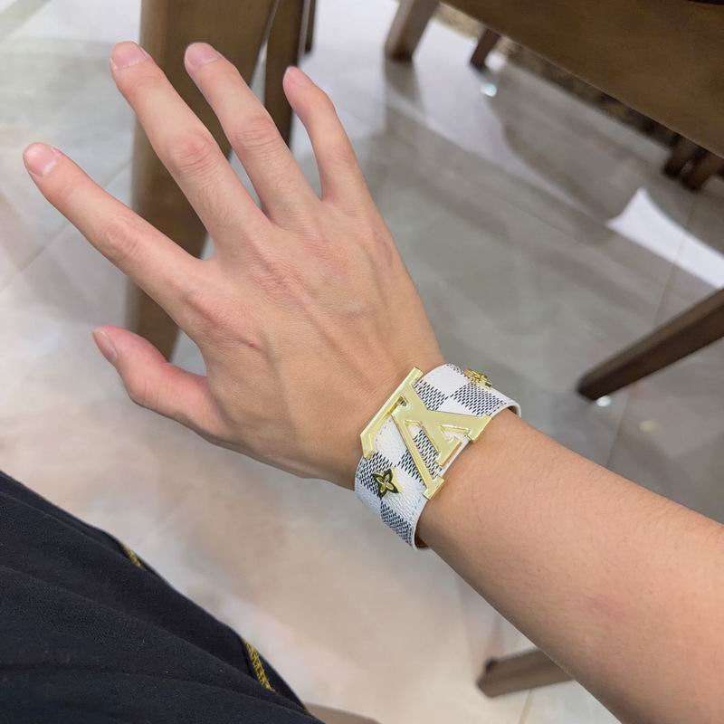 Lv Bracelet 02yxs01 (4)