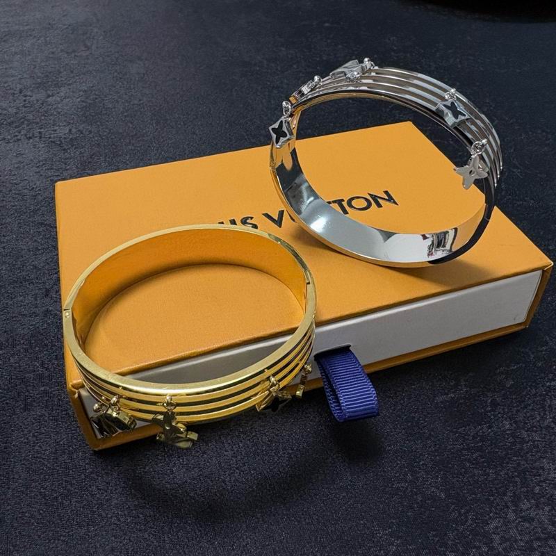 Lv Bracelet 02yxs10 (3)