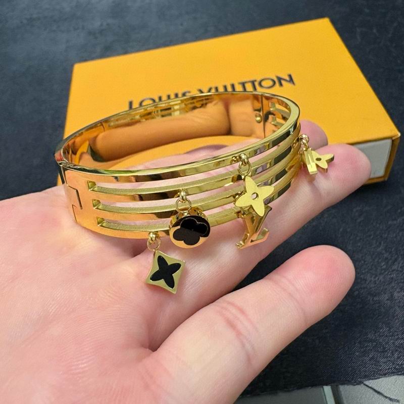 Lv Bracelet 02yxs10 (8)