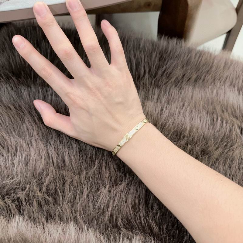 Lv Bracelet 02yxs11 (13)