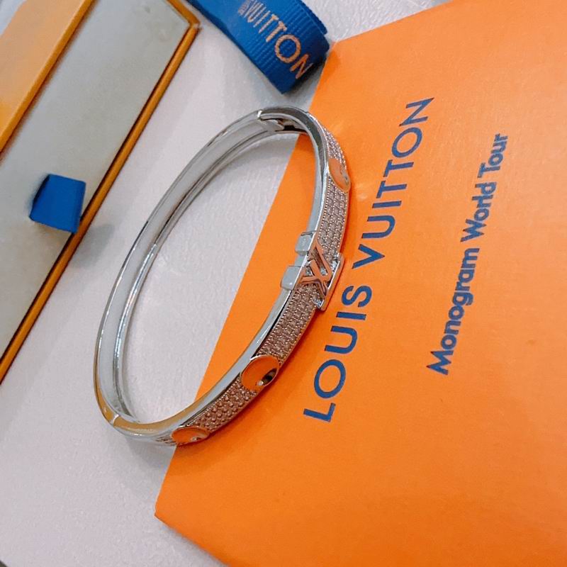 Lv Bracelet 02yxs11 (3)