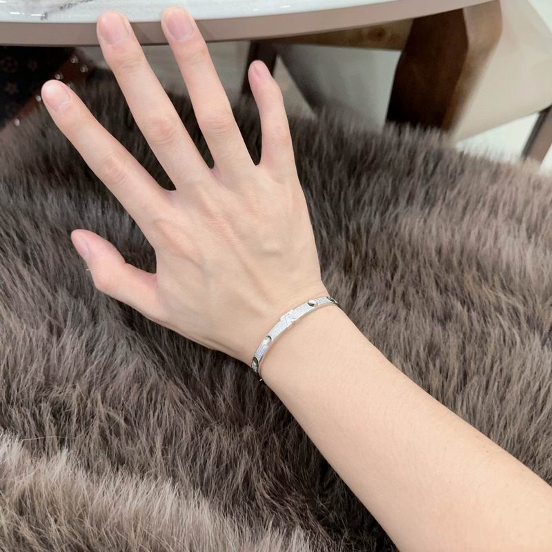 Lv Bracelet 02yxs11 (4)