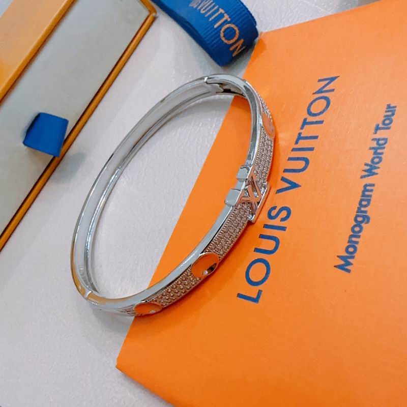 Lv Bracelet 02yxs11 (6)