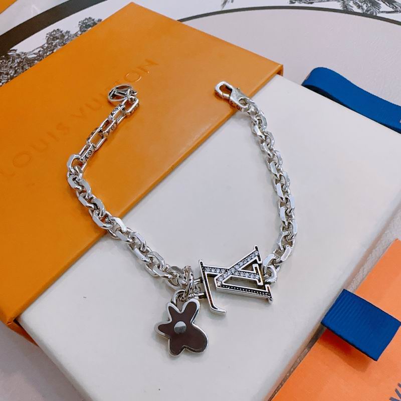 Lv Bracelet 02yxs13 (2)