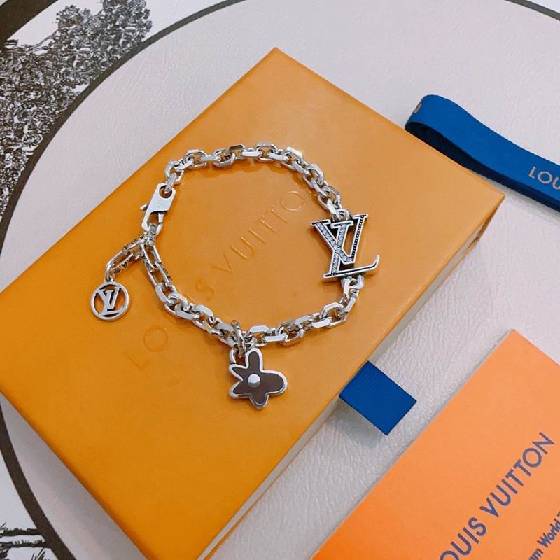Lv Bracelet 02yxs13 (3)