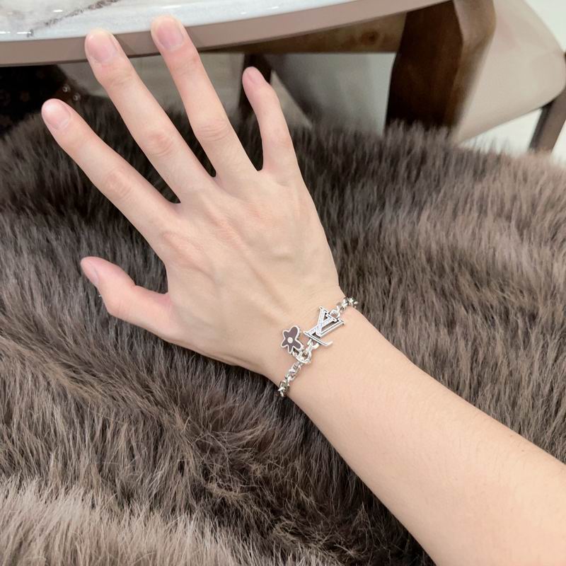 Lv Bracelet 02yxs13 (4)