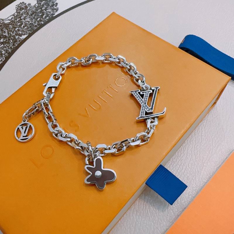 Lv Bracelet 02yxs13 (8)