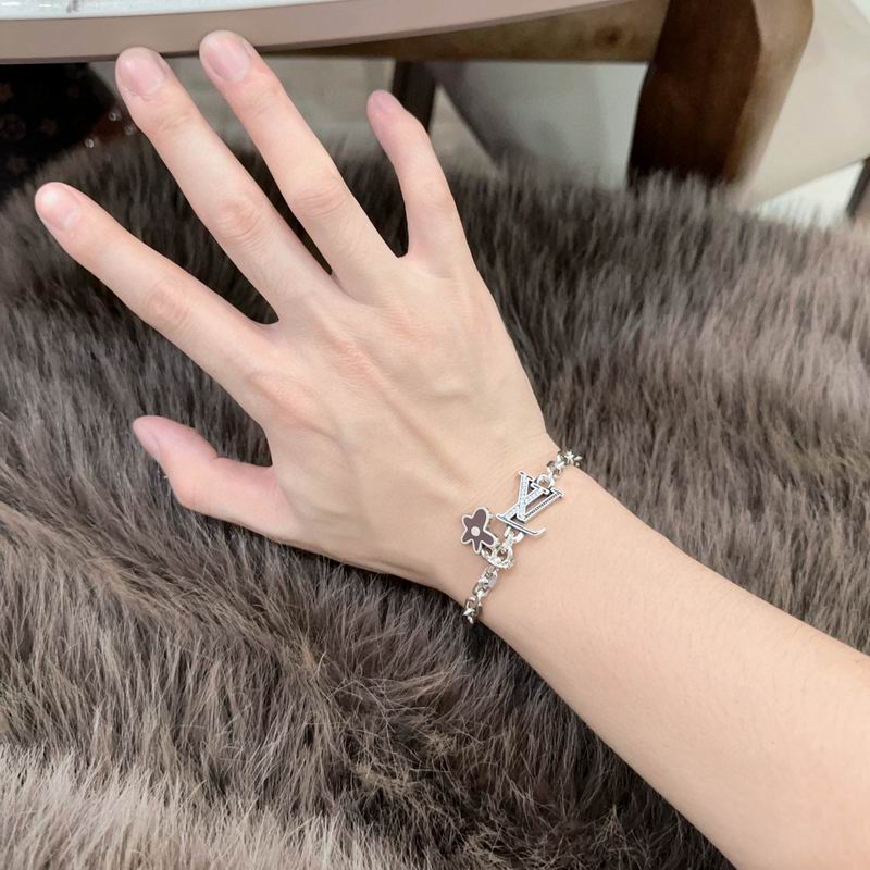 Lv Bracelet 02yxs13 (9)