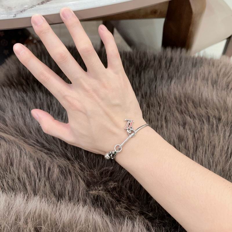 Lv Bracelet 02yxs14 (9)