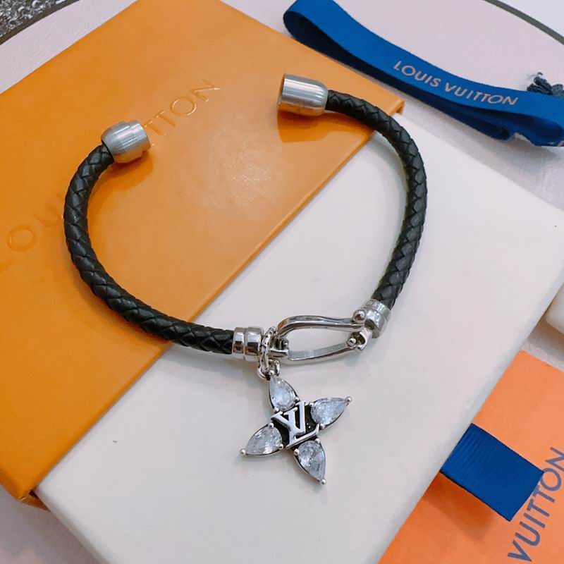 Lv Bracelet 02yxs15 (1)