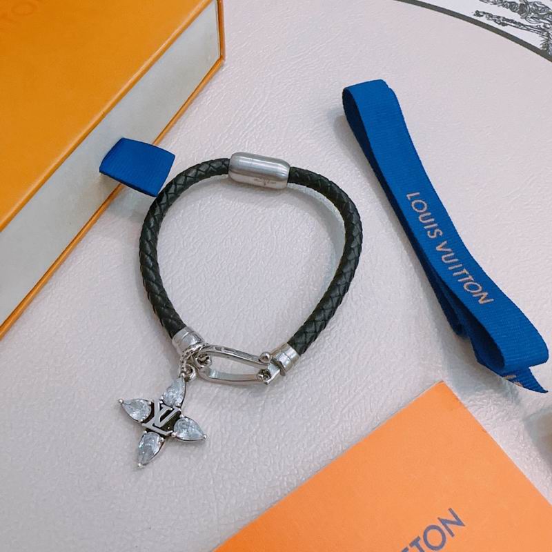 Lv Bracelet 02yxs15 (2)