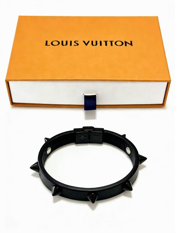 Lv Bracelet 02yxs17 (2)