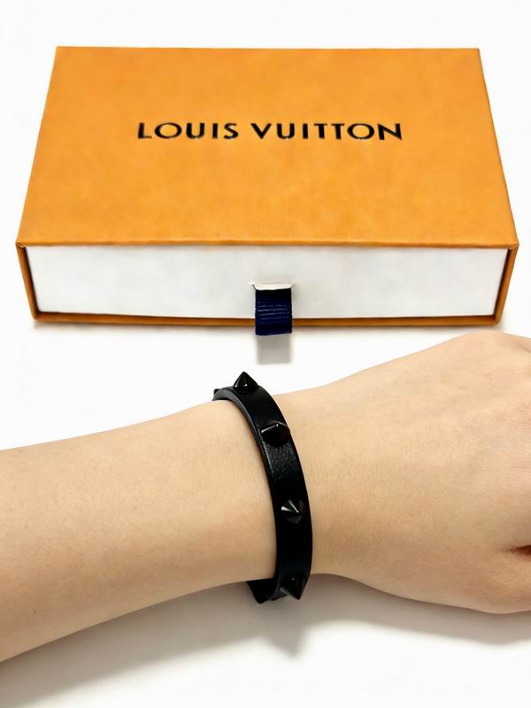 Lv Bracelet 02yxs17 (6)