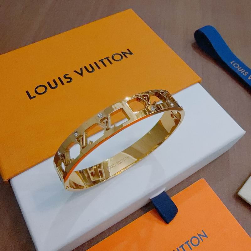 Lv Bracelet 02yxs20 (3)