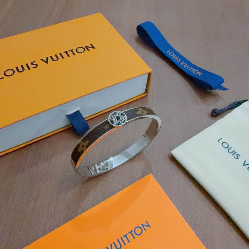 Lv Bracelet 02yxs21 (1)