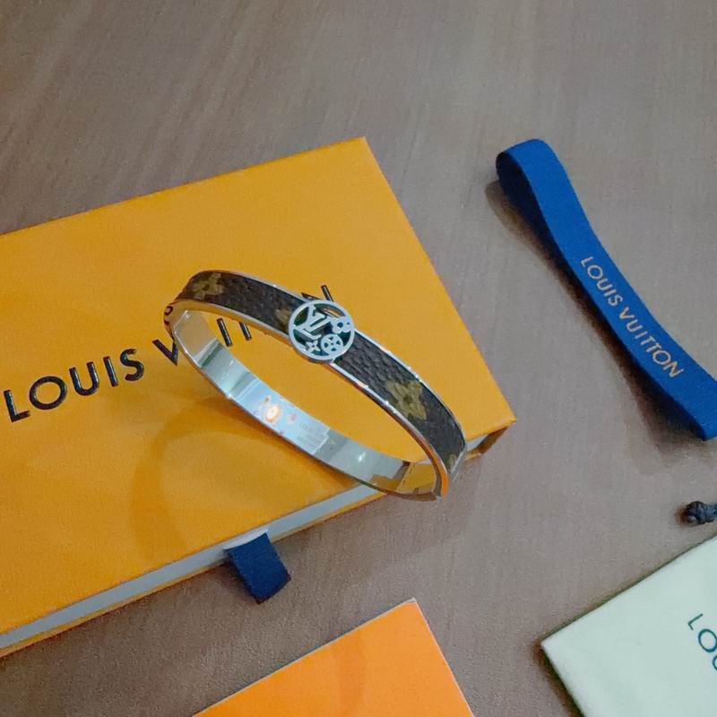 Lv Bracelet 02yxs21 (2)