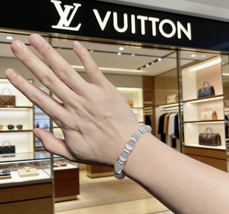Lv Bracelet 02yxs22 (3)