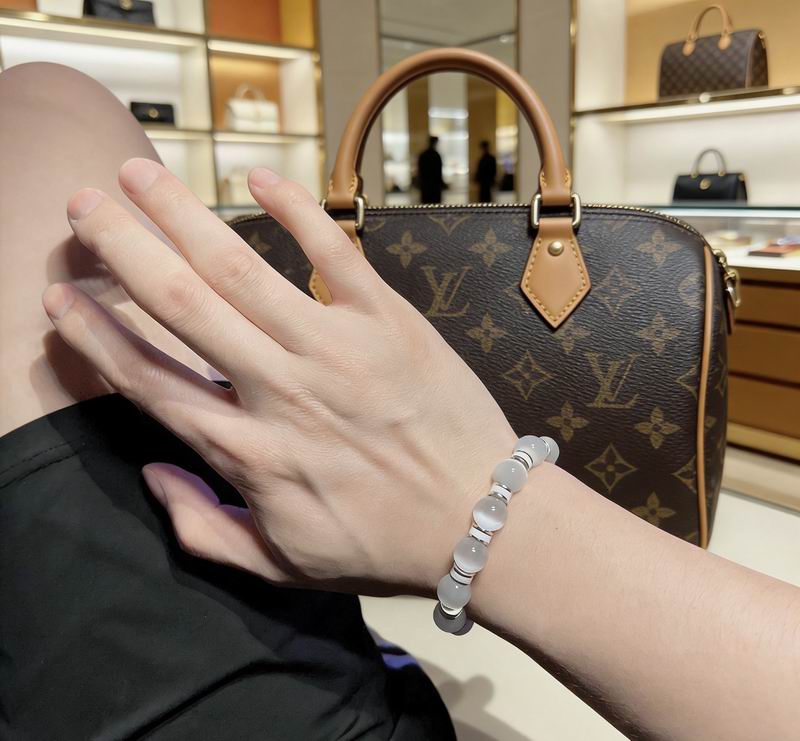 Lv Bracelet 02yxs22 (4)