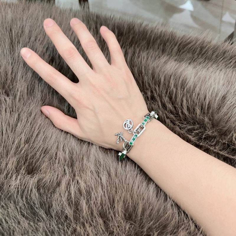 Lv Bracelet 02yxs22 (9)
