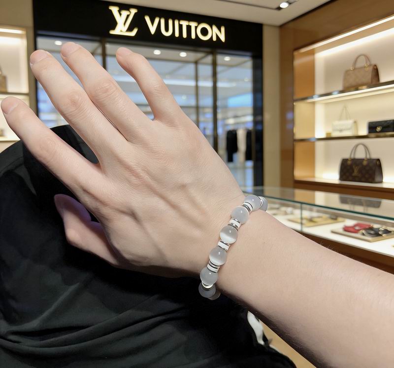 Lv Bracelet 02yxs22 (9)