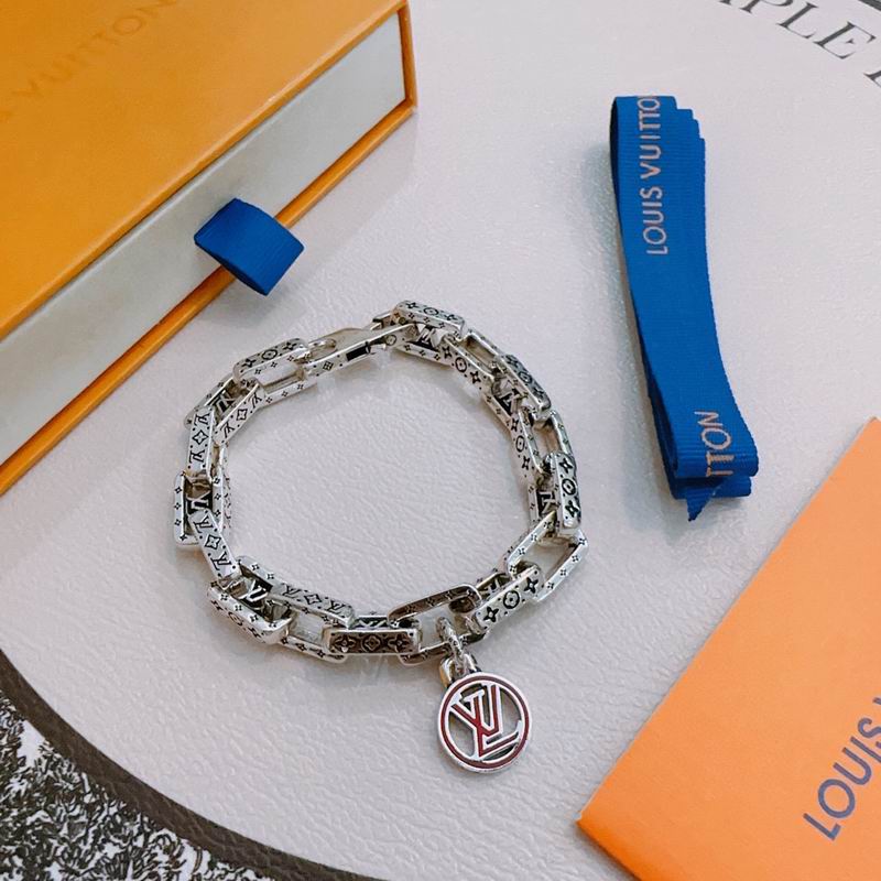 Lv Bracelet 02yxs23 (3)