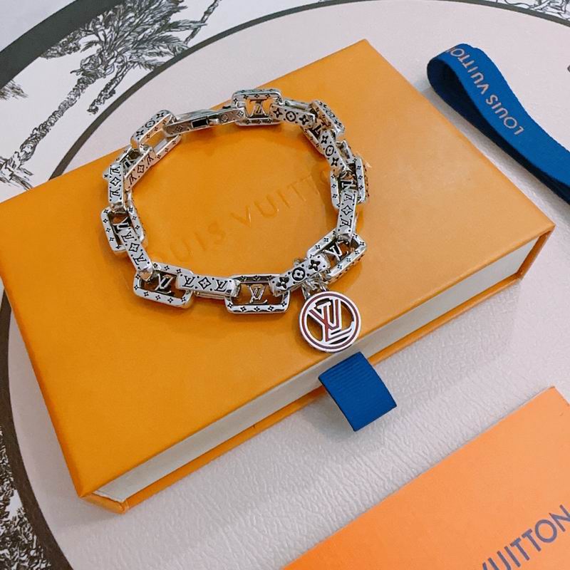 Lv Bracelet 02yxs23 (5)