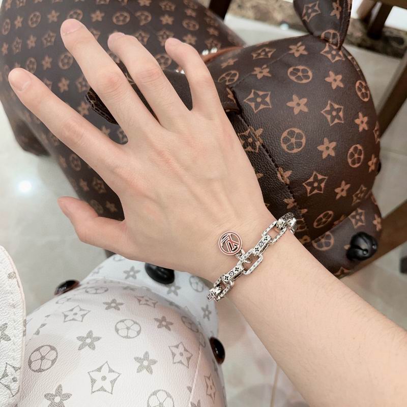 Lv Bracelet 02yxs23 (9)