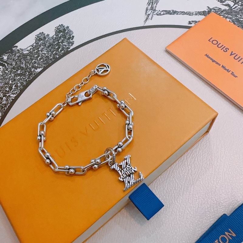 Lv Bracelet 02yxs24 (3)