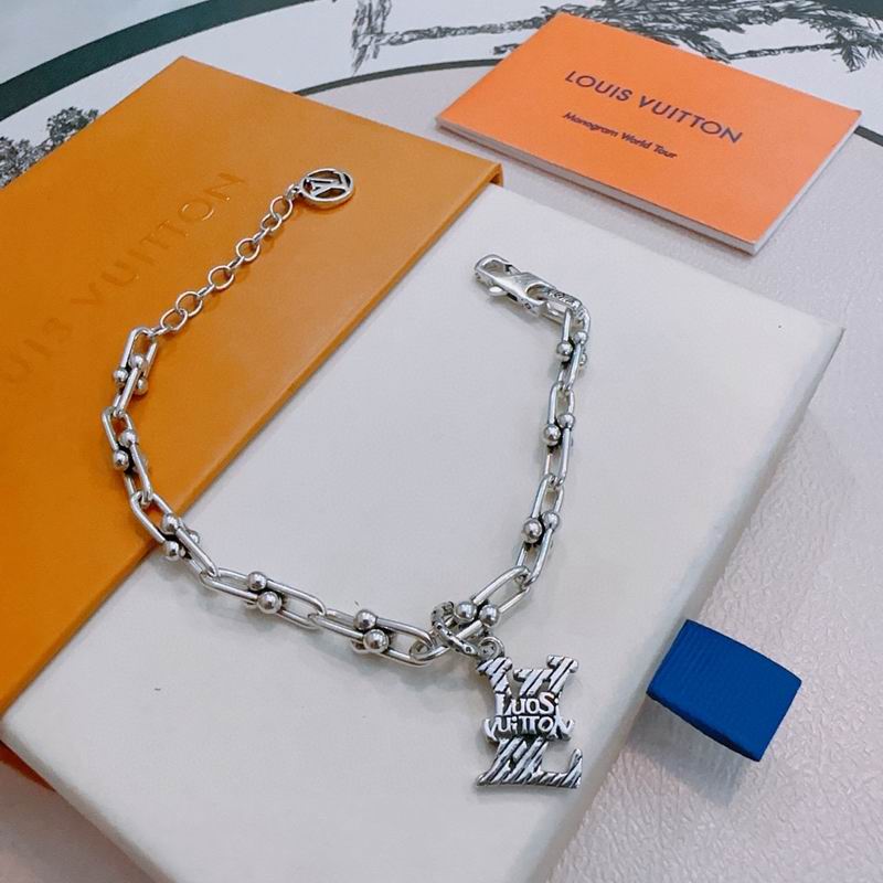 Lv Bracelet 02yxs24 (6)
