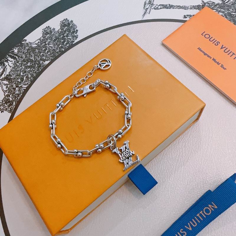 Lv Bracelet 02yxs24 (8)