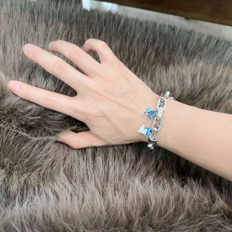Lv Bracelet 02yxs26 (7)
