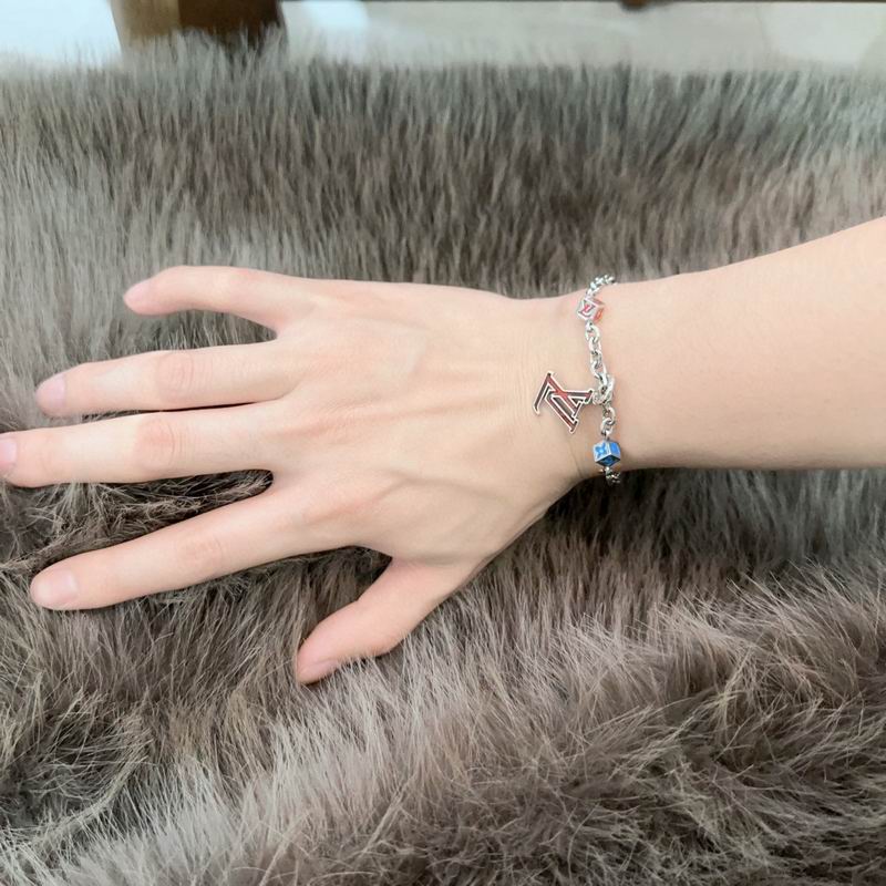 Lv Bracelet 02yxs28 (7)