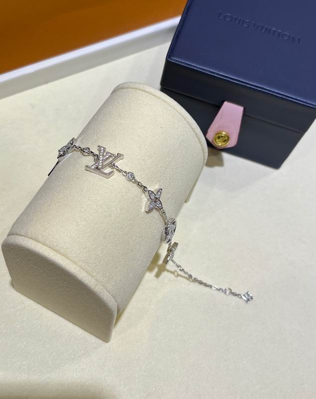 Lv Bracelet 02yxs31 (11)