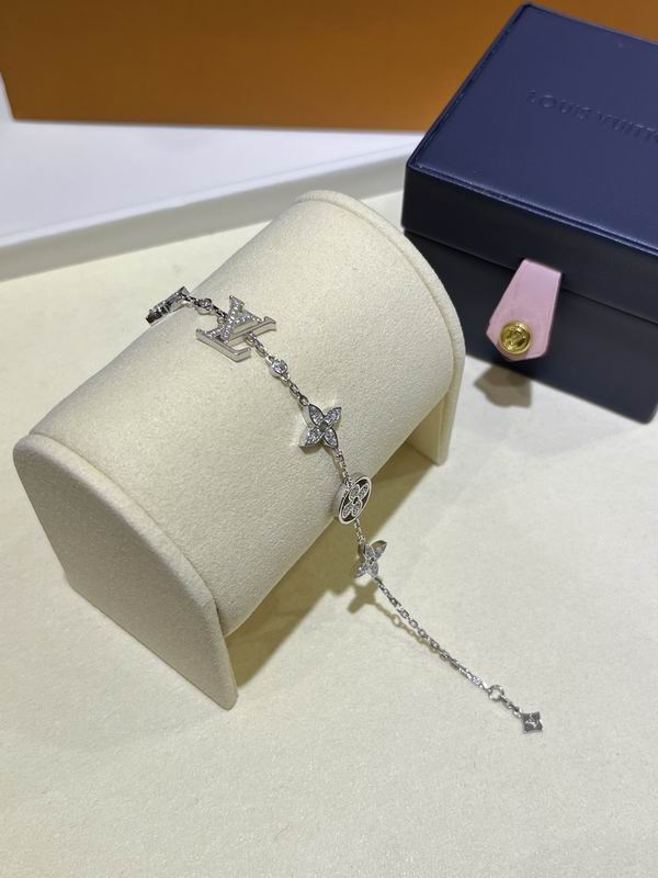 Lv Bracelet 02yxs31 (13)