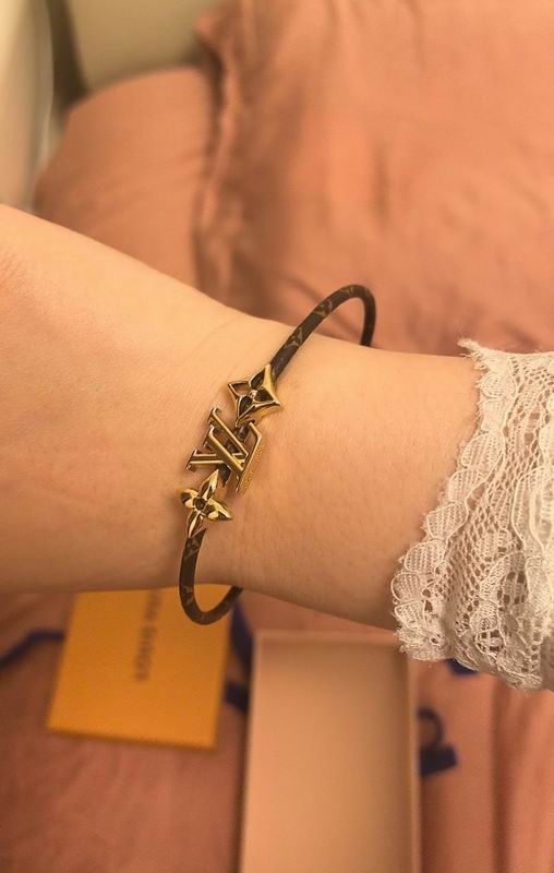 Lv Bracelet 02yxs32 (2)